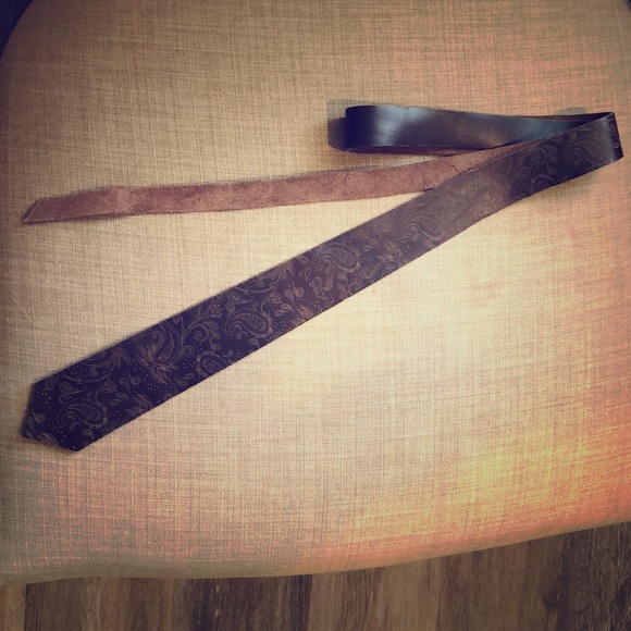 Leather hand tooled paisley tie - Picture 3 of 6